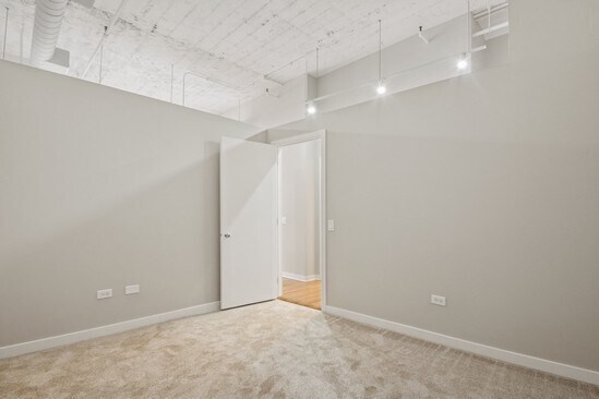 Building Photo - 333 W Hubbard St