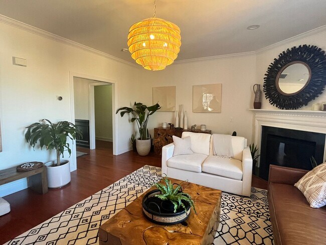 Building Photo - 724 Royal Bonnet Dr