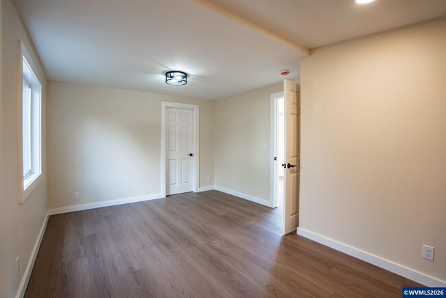 Building Photo - Fully Remodeled 2 Bedroom on a corner lot!