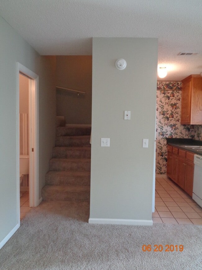 Building Photo - Quail Hollow