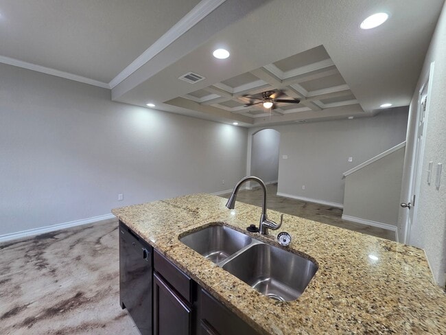 Building Photo - Town home for rent