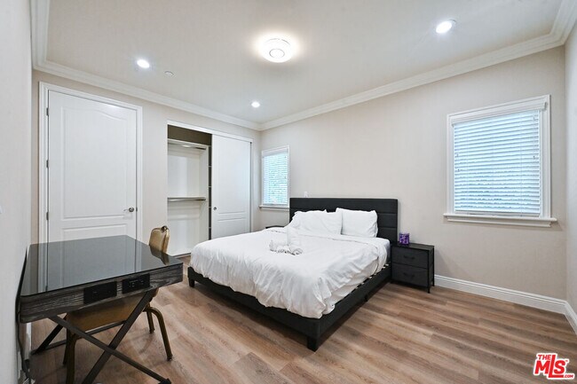 Building Photo - 2030 S Chapel Ave