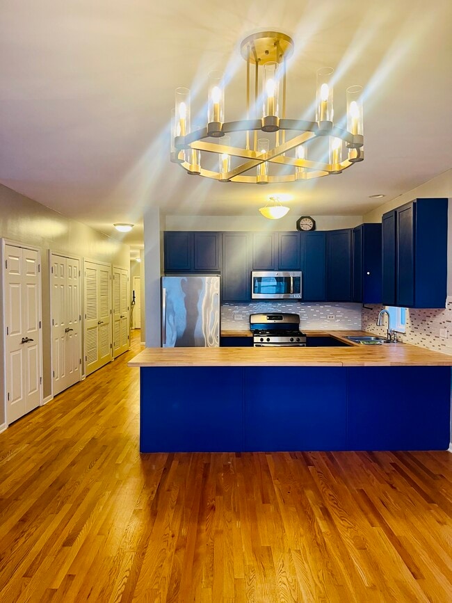 Building Photo - 1900 N Laramie Ave