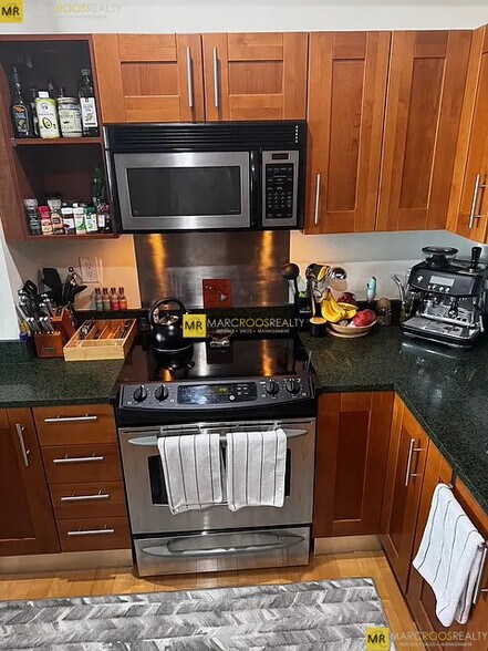 Building Photo - 210 South St