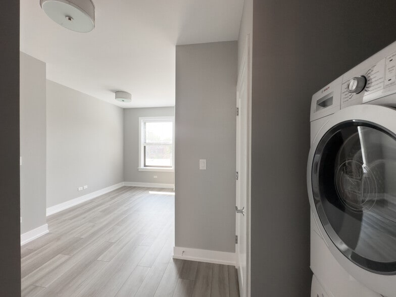 Building Photo - 3931 N Janssen Ave