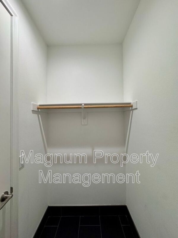 Building Photo - 25061 River Peak Dr