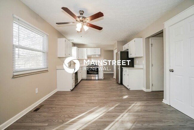 Building Photo - 4 Bedroom Pet-Friendly Home in Reynoldsbur...