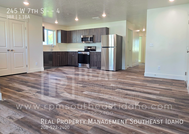 Building Photo - 245 W 7th S