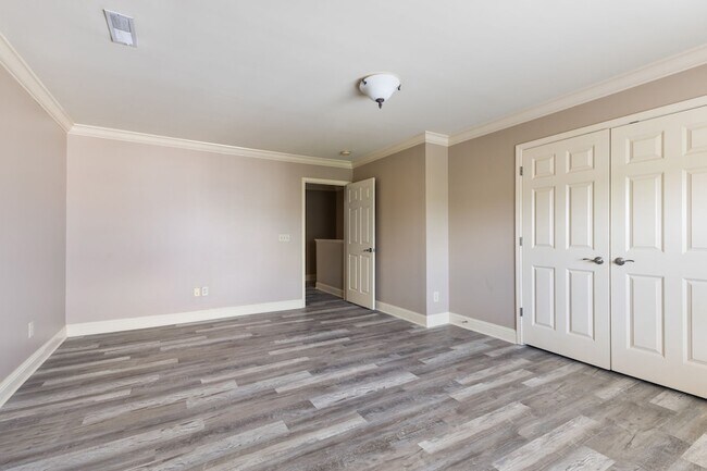 Building Photo - 4316 Summercrest Blvd