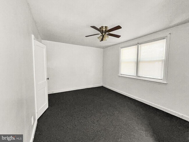 Building Photo - 5971 Woodcrest Ave