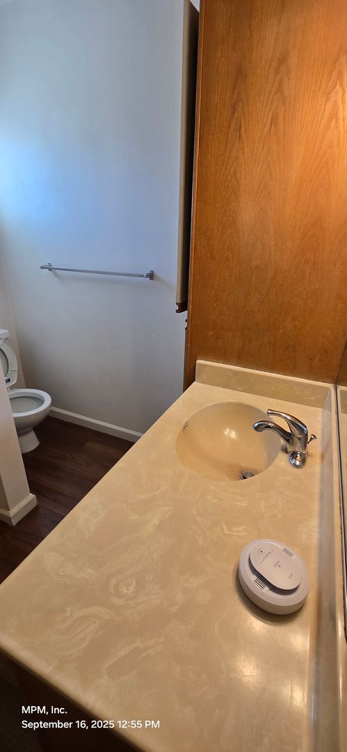 Building Photo - X41 Thomas Court (41,45,49)