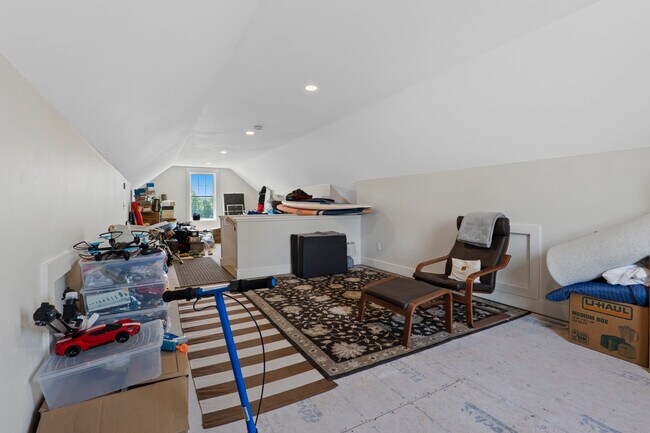 Building Photo - 256 Ayer Rd