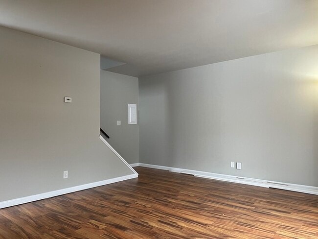 Building Photo - Large 1 bedroom condo Kenbrooke Court!