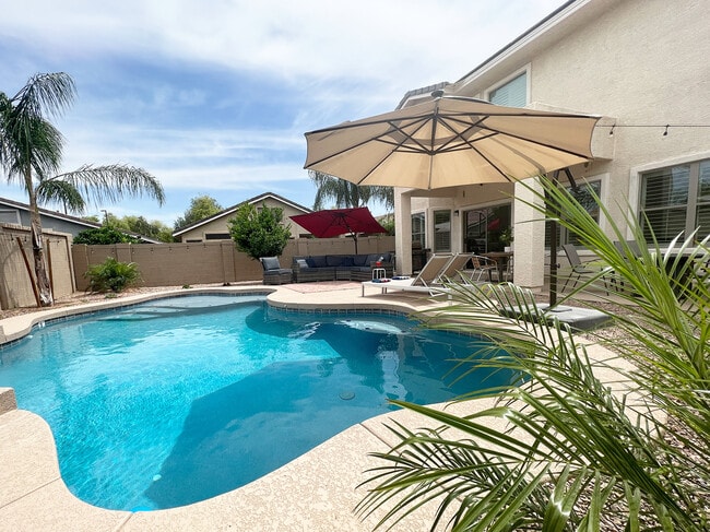 Building Photo - 4222 E Bonanza Rd