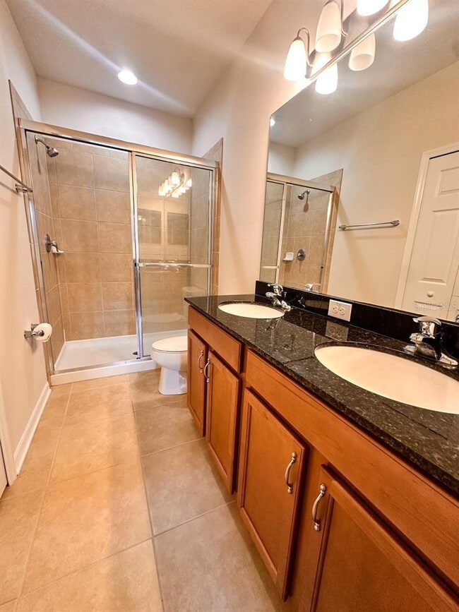 Building Photo - Gorgeous townhome! Community pool! fitness center!