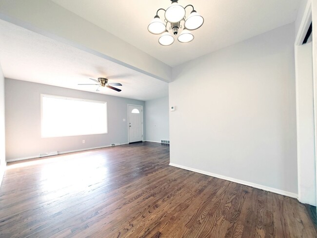 Building Photo - 3 Bed - 1.5 Bath Split-Level for Rent in I...