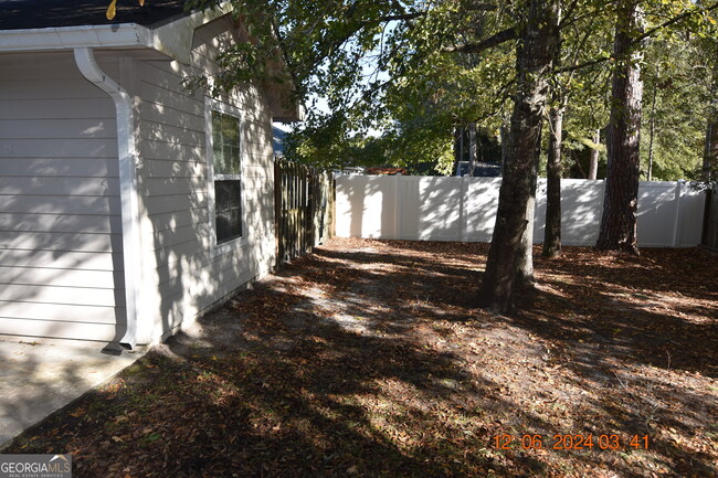 Building Photo - 213 Lake Forest S Dr