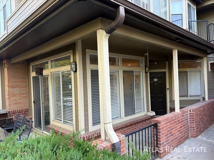 Building Photo - 6001 S Yosemite St