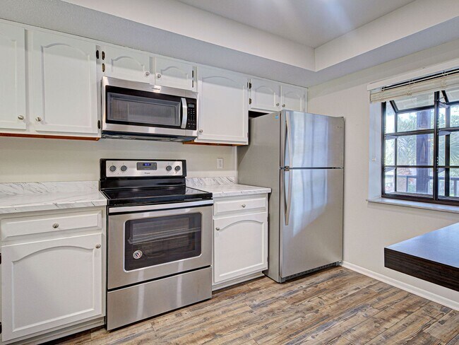 Building Photo - 2BD/2BA Mission Lakes Condo