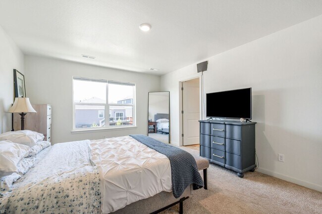 Building Photo - 4-Bedroom Home in Mallard Ridge with Office and Fenced Yard
