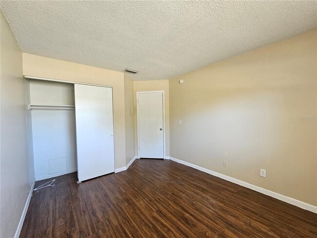 Building Photo - 221 Northwest Jefferson Cir N