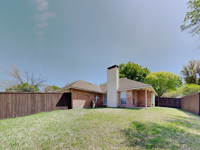 Building Photo - 7581 Lancelot Rd
