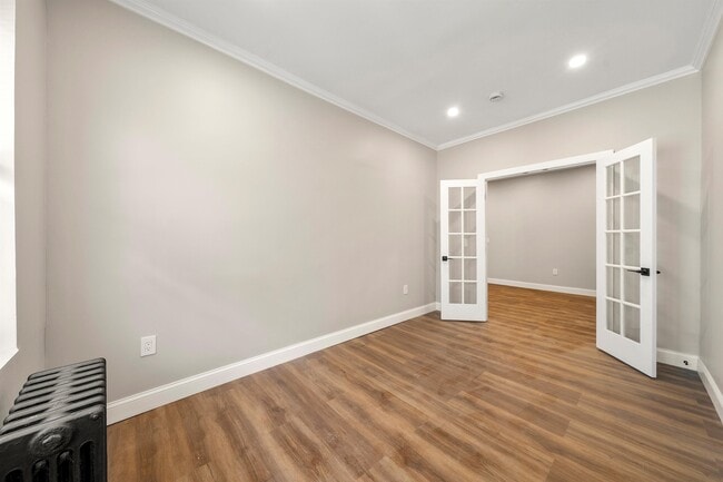 Building Photo - 219 Mallory Ave