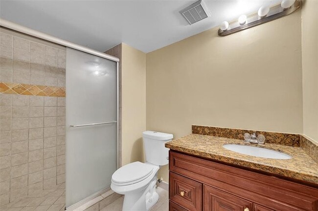 Building Photo - 350 Racquet Club Rd