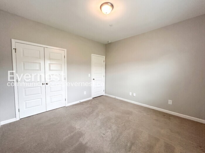 Building Photo - 1002 Echo Rdg Rd