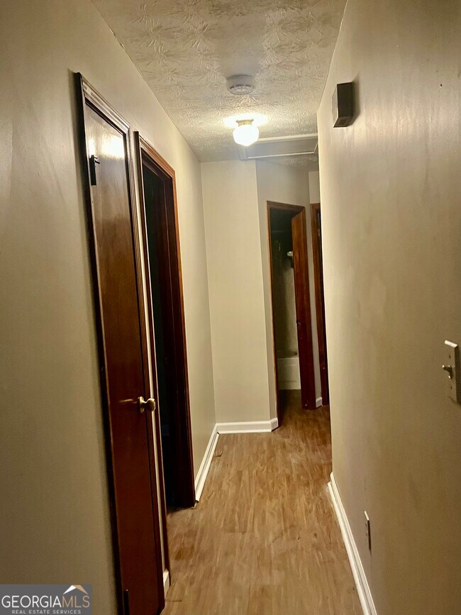 Building Photo - 566 Brookfield Way