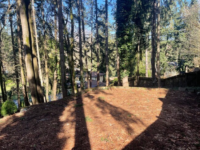 Building Photo - Gorgeous custom built home