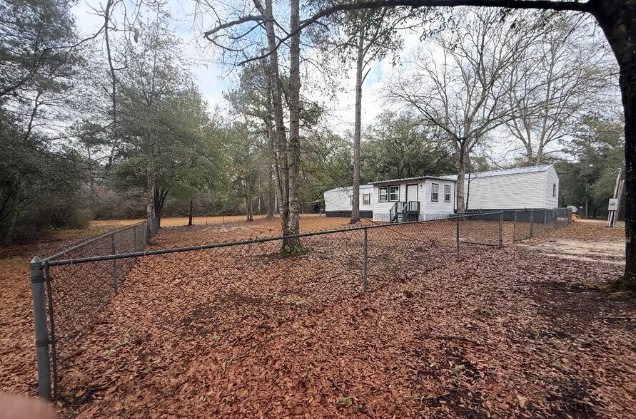 Building Photo - 3083 Lake Sue Dr