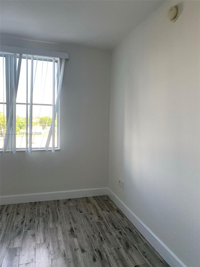 Building Photo - 1830 Radius Dr