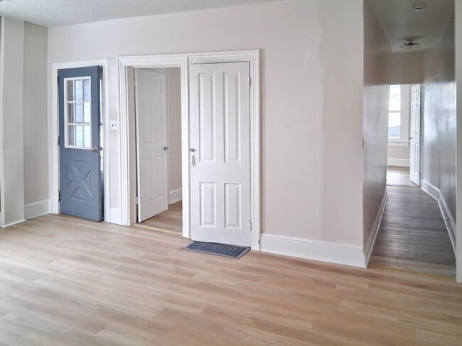 Building Photo - Updated 2 Bedroom Apartment FOR RENT in Bridgeton NJ $1350