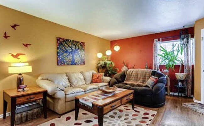 Building Photo - Beautiful 2 Bed 2 Bath in the heart of Bou...