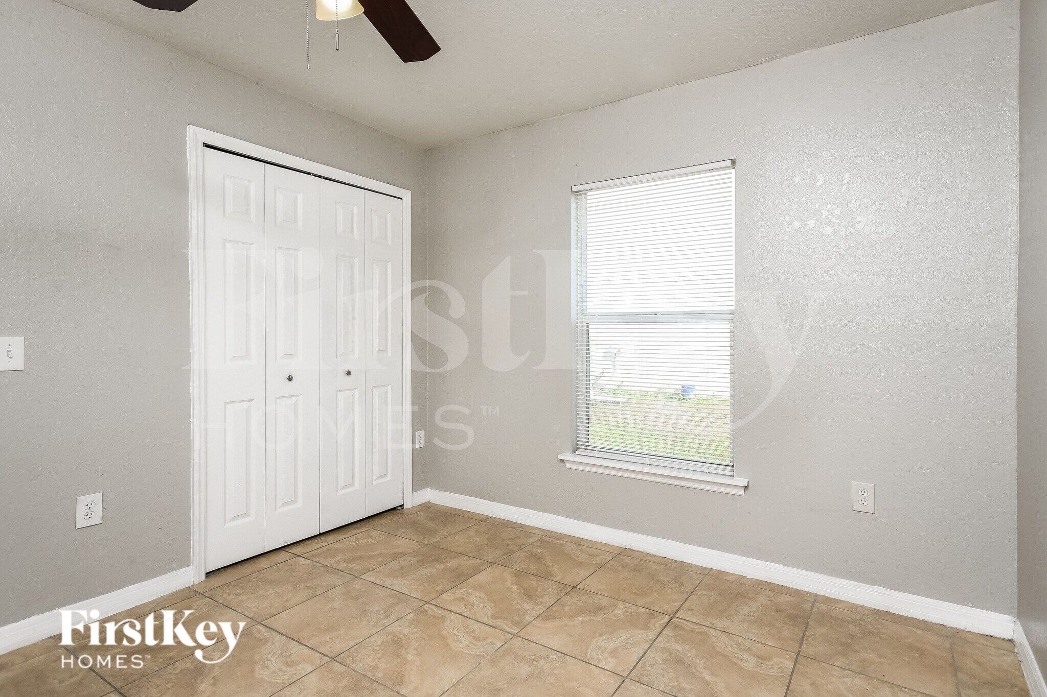 Building Photo - 620 Robin Ln