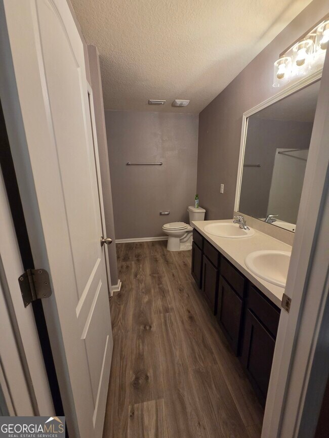 Building Photo - 152 Ashwood Cir
