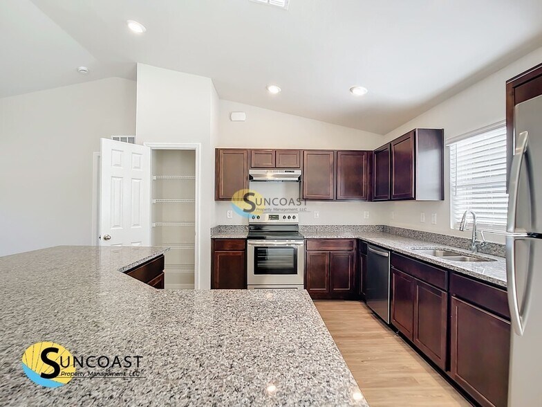 Building Photo - 20241 Peachland Blvd