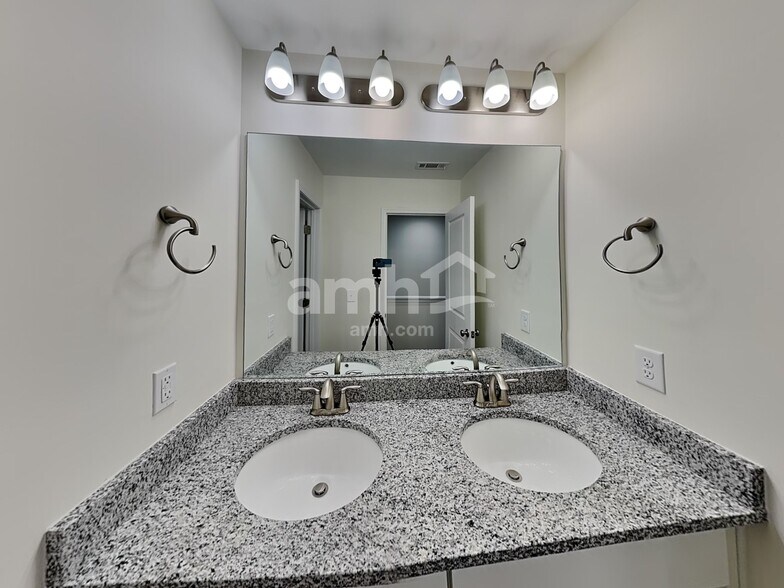 Building Photo - 84 Andrew Jackson Ct