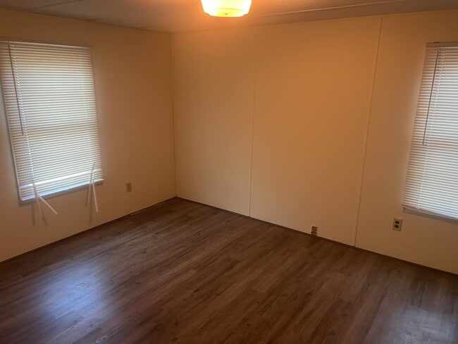 Building Photo - 46 Brinwood Dr