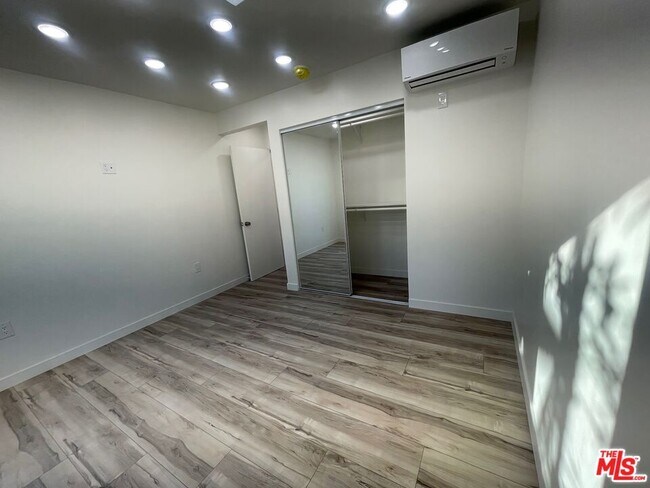 Building Photo - 2025 Ocean Park Blvd