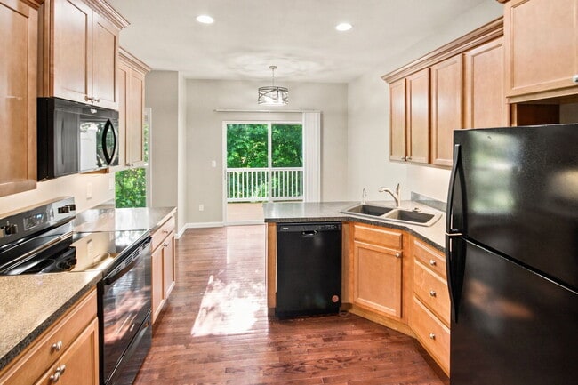 Building Photo - 404 Willott Square Dr
