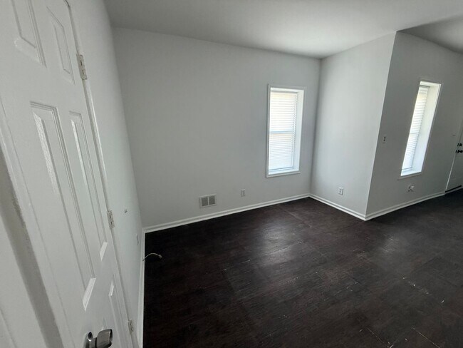 Building Photo - Freshly updated 2-bedroom unit, $1,500.00, Southbridge neighborhood, Wilmington