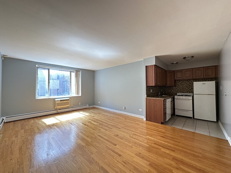Building Photo - 5820 N Sheridan Rd