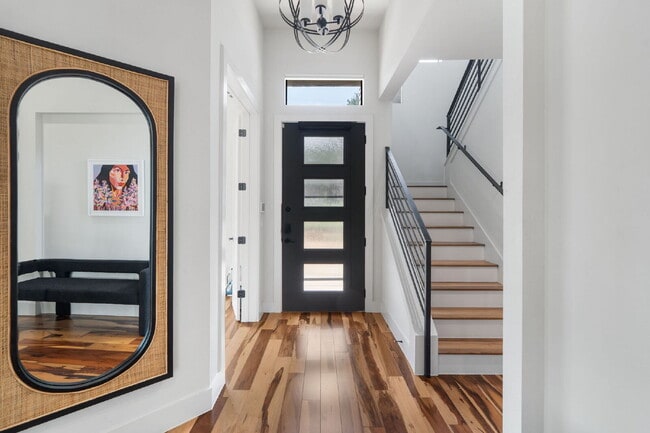 Building Photo - Modern Oasis in Bouldin Creek