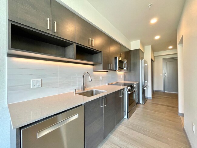 Building Photo - Modern Home For Rent
