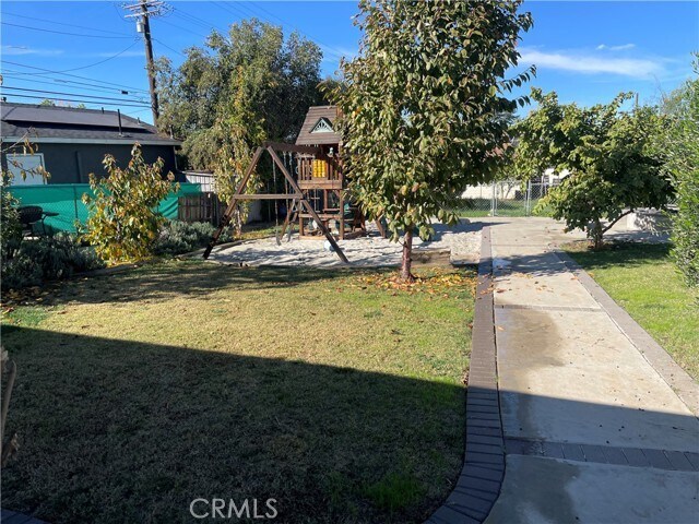 Building Photo - 1188 W Cypress Ave