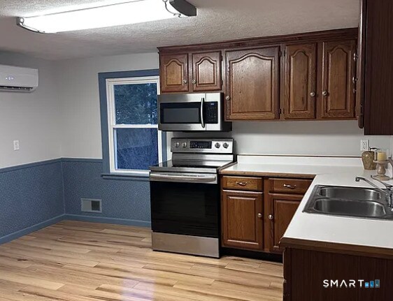 Building Photo - 81 Middlefield St