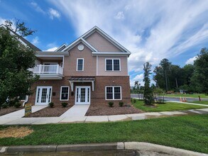 Building Photo - 605 Commonwealth Dr