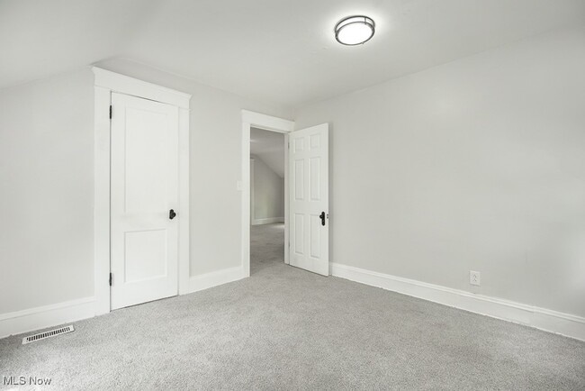 Building Photo - 15409 Grovewood Ave